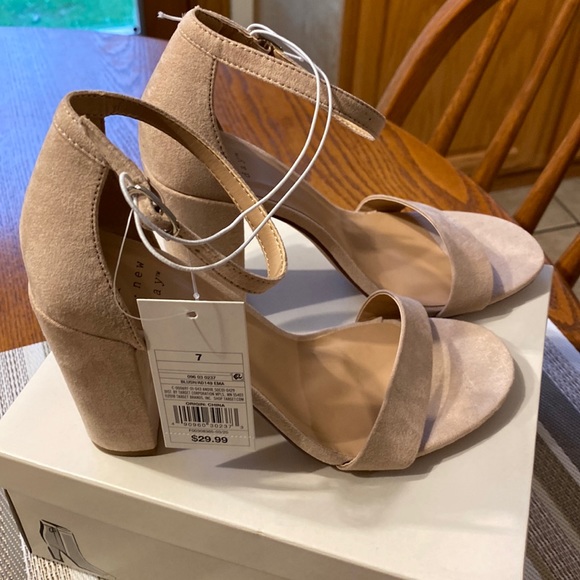 A new day - blush, block 3 3/4” heel sandal with single strap over toes - Picture 9 of 9